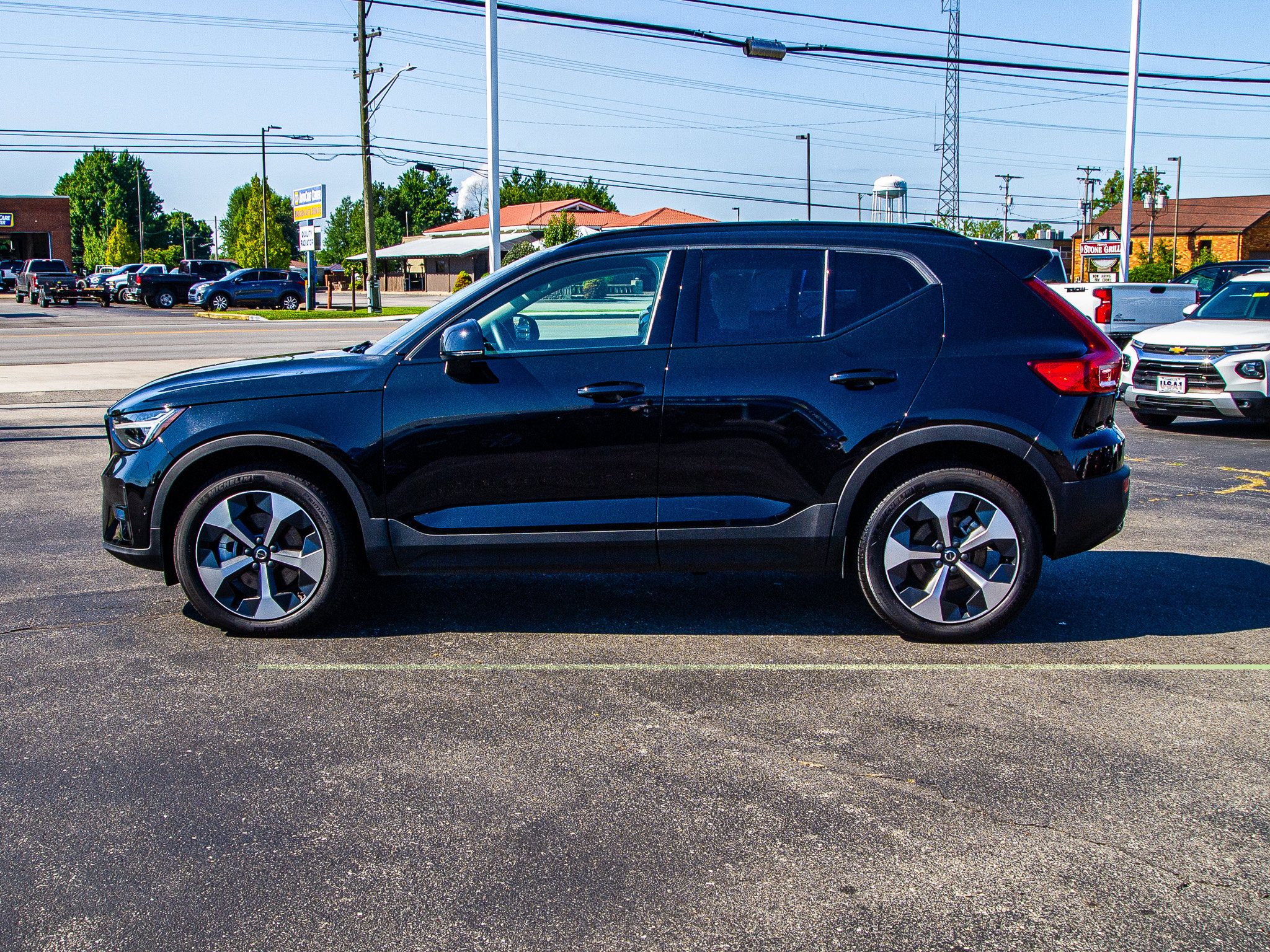 Used 2026 Volvo XC40 B5 Plus AWD/4WD image 4