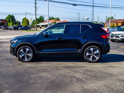 Used 2026 Volvo XC40 B5 Plus AWD/4WD image 4