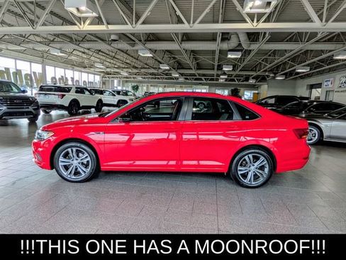 Used 2019 Volkswagen Jetta R-Line w/ R-Line Cold Weather Package FWD image 5
