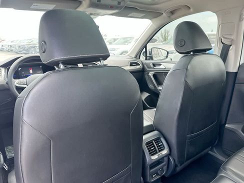 Used 2022 Volkswagen Tiguan SE FWD image 23