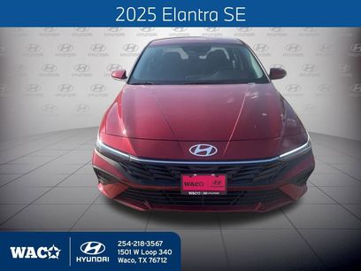 New 2025 Hyundai Elantra SE