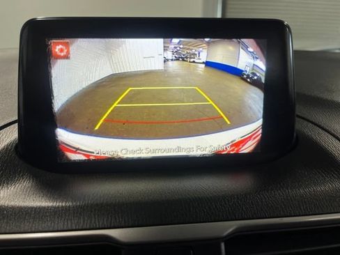 Used 2018 MAZDA MAZDA3 Touring FWD image 27