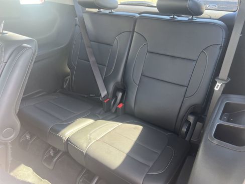 Used 2020 GMC Acadia SLT w/ Driver Alert Package II image 17