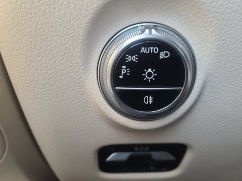 Used 2023 Mercedes-Benz C 300 4MATIC Sedan image 29