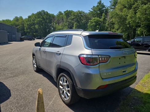 Used 2023 Jeep Compass Latitude AWD/4WD image 6