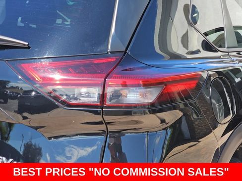 Used 2024 Nissan Rogue SV AWD/4WD image 39