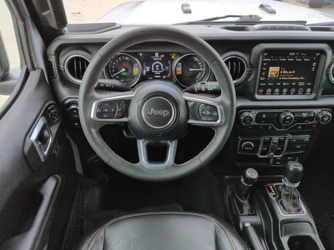 Used 2023 Jeep Wrangler Unlimited Sahara AWD/4WD image 16