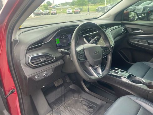 Used 2023 Chevrolet Bolt EUV LT w/ Convenience Package FWD image 9