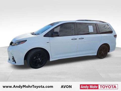 Used 2020 Toyota Sienna SE w/ SE Preferred Package image 4