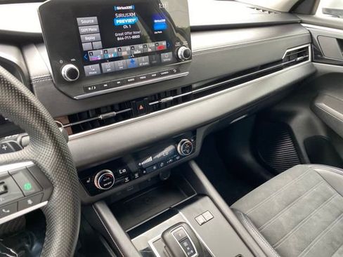 Used 2024 Mitsubishi Outlander 4WD Plug-In Hybrid image 18