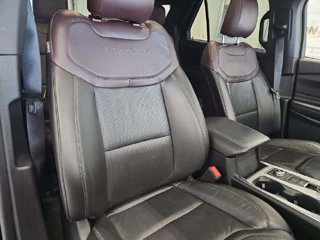 Used 2023 Ford Explorer Platinum w/ Technology Package AWD/4WD image 31