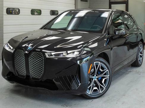 Used 2024 BMW iX xDrive50 w/ Premium Package AWD/4WD image 11