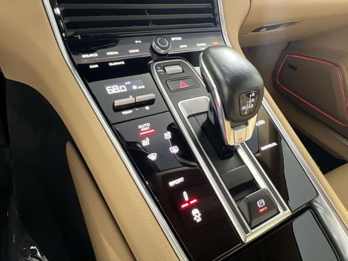Used 2022 Porsche Panamera 4 image 21