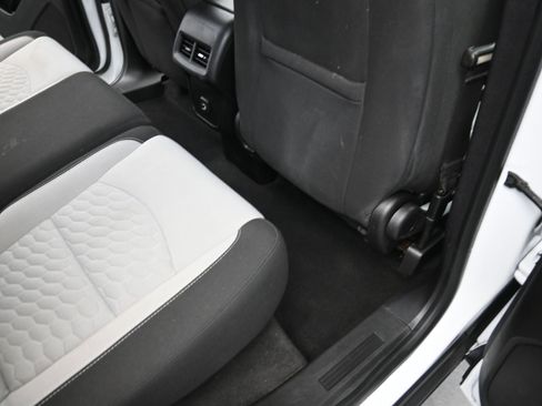 Used 2019 Chevrolet Equinox LT image 18