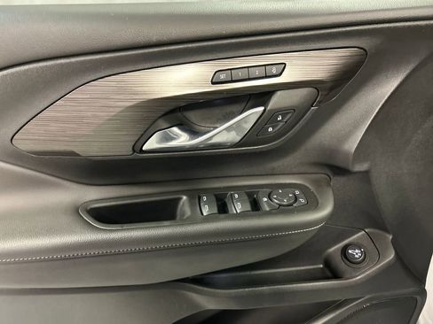 Used 2023 GMC Terrain SLT w/ Elevation Edition image 14