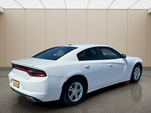 Used 2022 Dodge Charger SXT RWD image 3