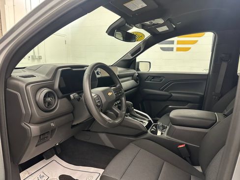 Used 2026 Chevrolet Colorado W/T w/ Advanced Trailering Package AWD/4WD image 18