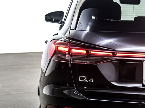 Used 2025 Audi Q4 e-tron Premium Plus w/ Premium Plus image 15