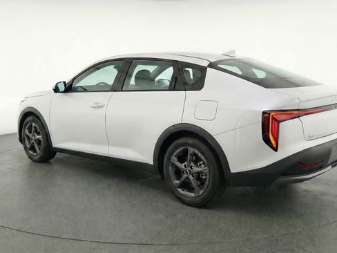 Used 2025 Kia K4 LXS FWD image 6