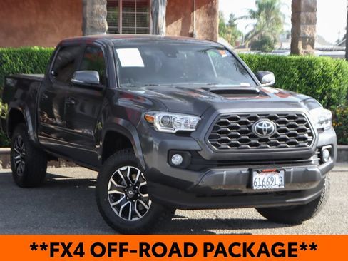 Used 2020 Toyota Tacoma TRD Sport AWD/4WD image 2