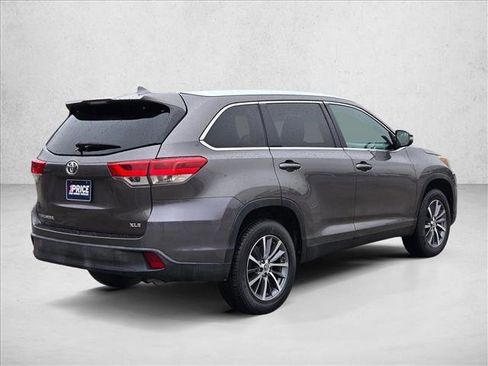 Used 2019 Toyota Highlander XLE image 5