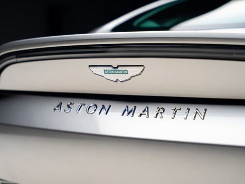 Used 2025 Aston Martin V8 Vantage Coupe RWD image 32