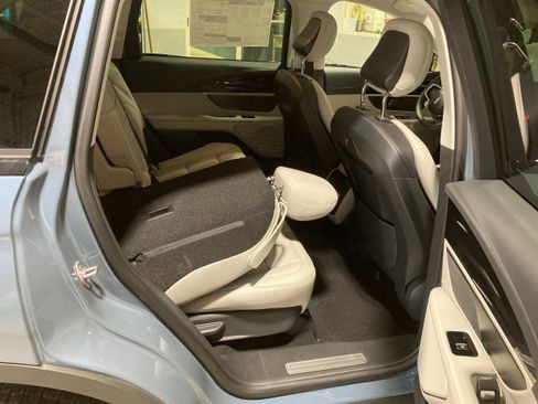 Used 2026 Lincoln Nautilus Premier AWD/4WD image 8