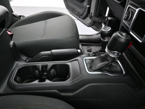Used 2022 Jeep Wrangler Sport AWD/4WD image 13