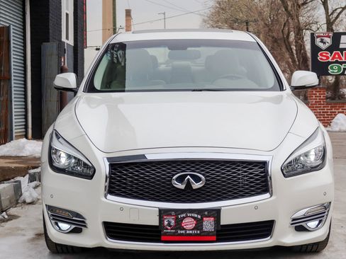 Used 2019 INFINITI Q70 Luxe image 2