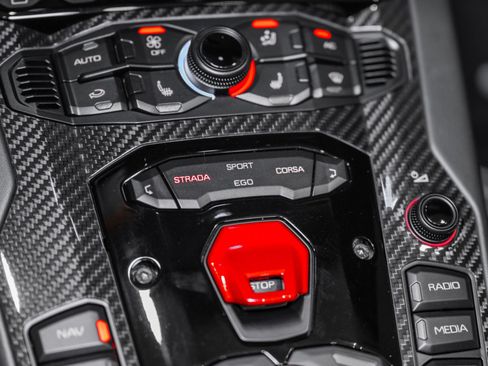Used 2021 Lamborghini Aventador SVJ AWD/4WD image 48