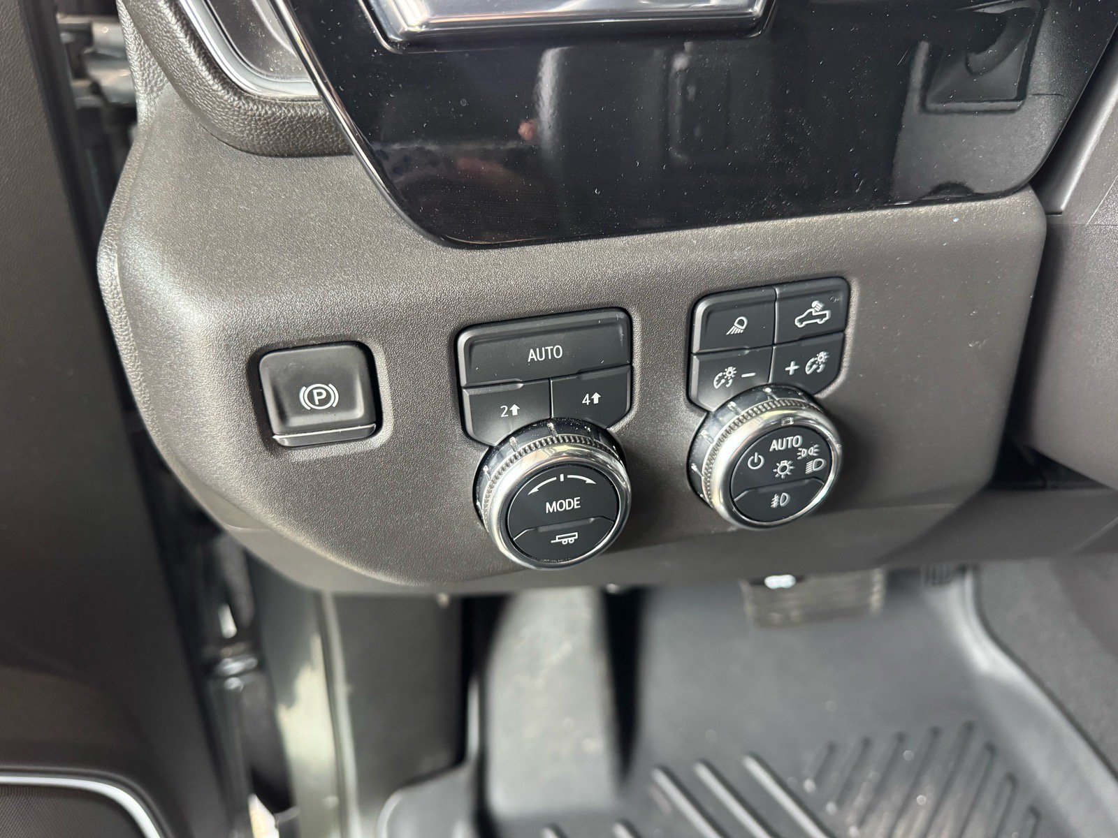Used 2025 GMC Sierra 1500 SLT w/ SLT Convenience Package AWD/4WD image 19