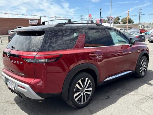 Used 2022 Nissan Pathfinder Platinum w/ Cargo Package FWD image 5