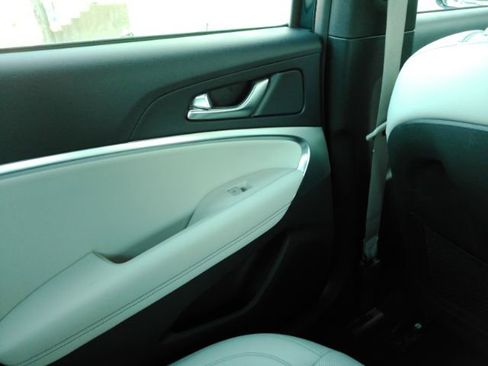 Used 2025 Genesis G70 2.5T image 31