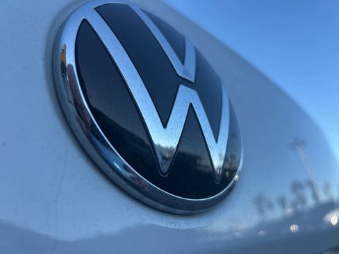 Used 2024 Volkswagen Taos SE image 20