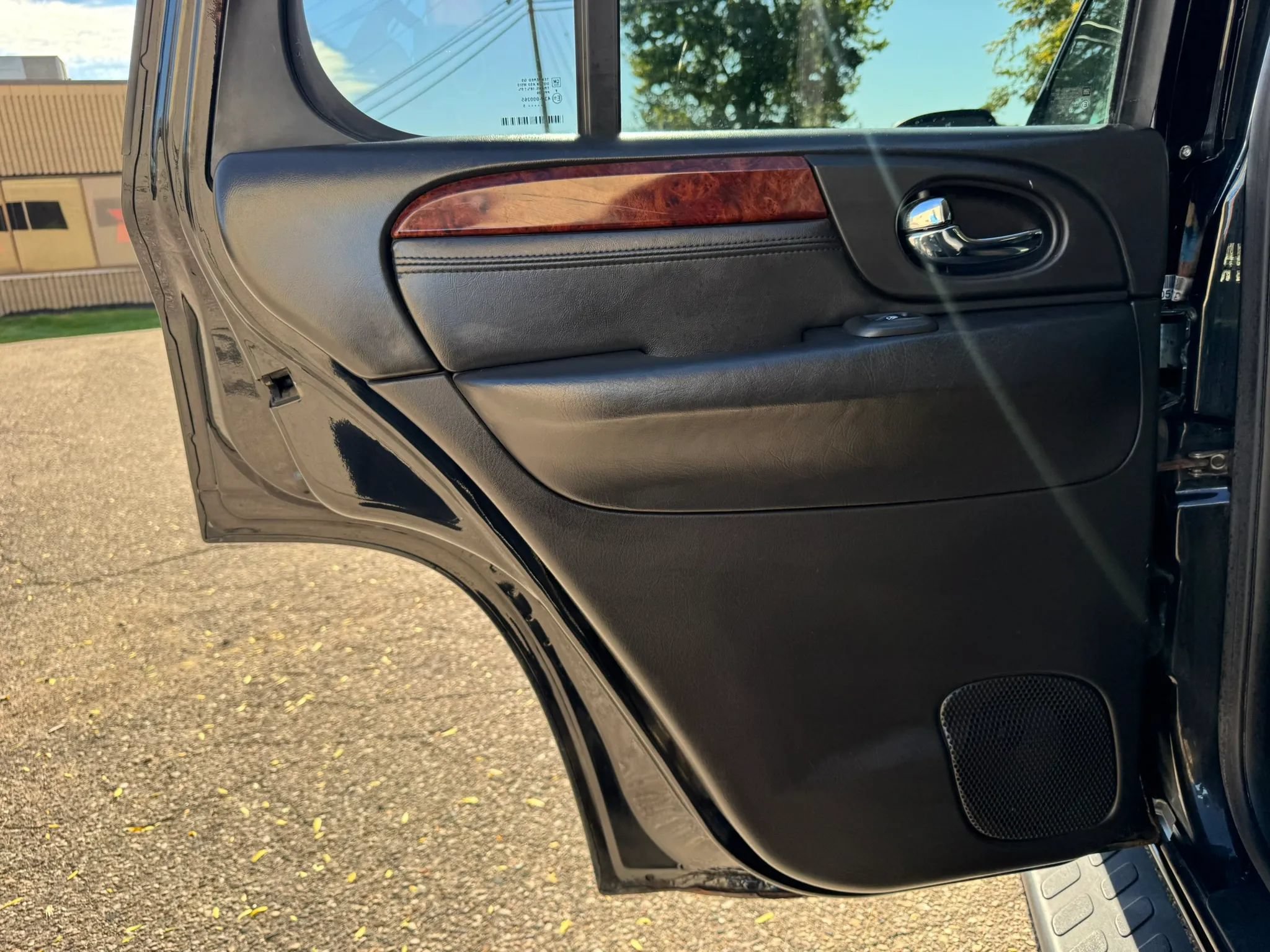 Used 2005 GMC Envoy SLT AWD/4WD image 36