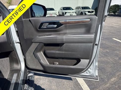 Used 2025 Chevrolet Suburban Z71 AWD/4WD image 28