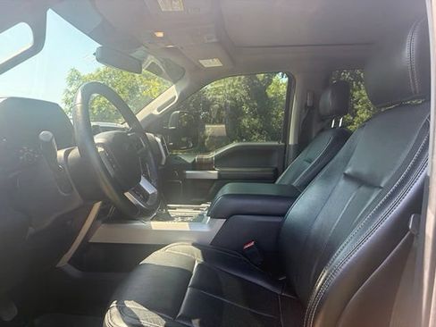 Used 2018 Ford F150 Lariat w/ Equipment Group 502A Luxury AWD/4WD image 8