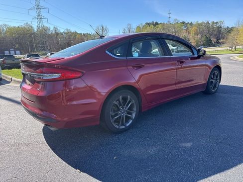 Used 2018 Ford Fusion SE w/ Equipment Group 201A image 5