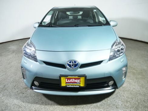 Used 2015 Toyota Prius Five image 2