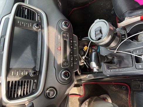 Used 2019 Kia Sorento SX FWD image 4