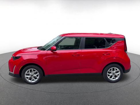 Used 2025 Kia Soul LX w/ LX Technology Package FWD image 8