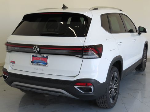 New 2025 Volkswagen Taos SE image 4