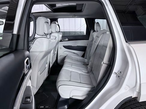 Used 2021 Jeep Grand Cherokee Summit AWD/4WD image 31