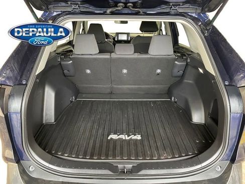 Used 2022 Toyota RAV4 XLE AWD/4WD image 6