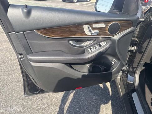 Used 2020 Mercedes-Benz GLC 300 4MATIC image 23