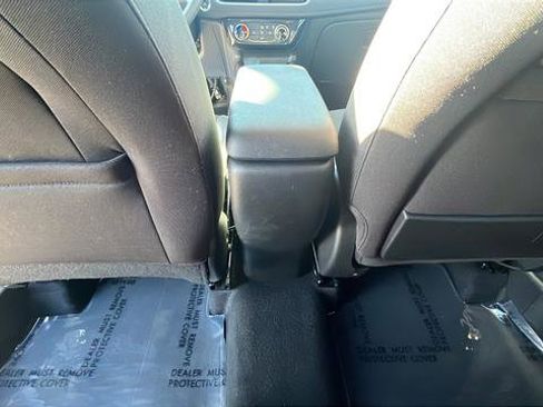 Used 2025 Chevrolet TrailBlazer LT AWD/4WD image 22