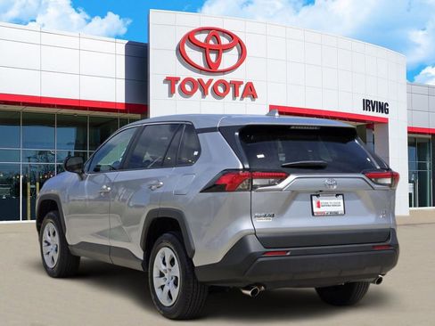 Used 2024 Toyota RAV4 LE AWD/4WD image 3