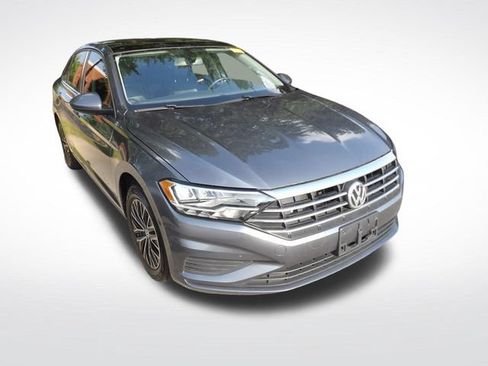 Used 2021 Volkswagen Jetta SE FWD image 3
