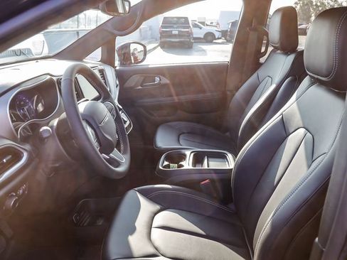 New 2027 Chrysler Pacifica Select FWD image 21