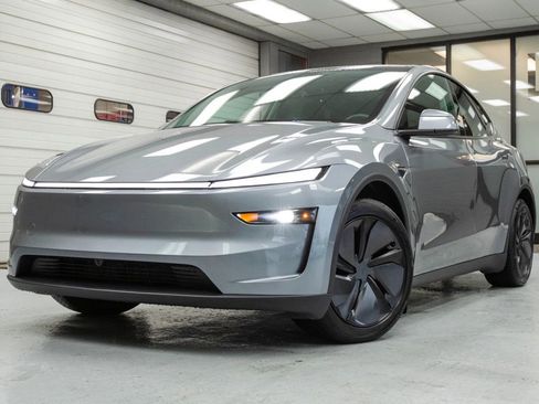 Used 2026 Tesla Model Y Long Range image 2